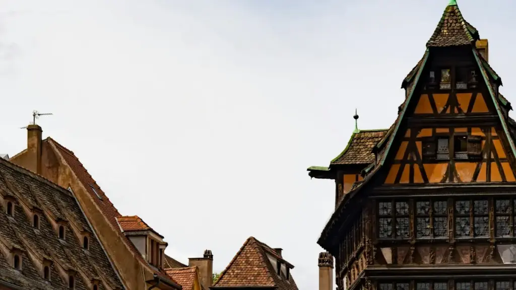 Lisolo ya ndenge ya kosalisa ba créateur na RDC kobenga brand ya Roumanie na YouTube mpo na ba vidéo GRWM, mibeko ya outreach, stratégie locale, mpe bouche-à-oreille digital.