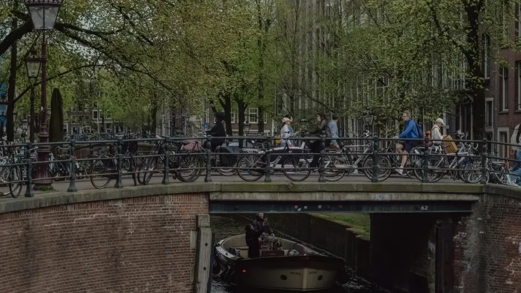 Lisolo ya ndenge ya kosolola na ba-marque ya Croatia na Takatak mpo na promotion ya produits affiliate, na mikano, triki ya localisé, mpe exemples pratiques.