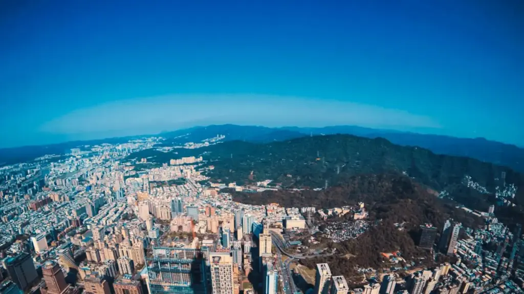 Maloba mingi mpo na ndenge ya kosangana na marques ya Kenya na WhatsApp, tips pratiques, email templates, mpe ndenge ya kosalela Status ads na click-to-message.